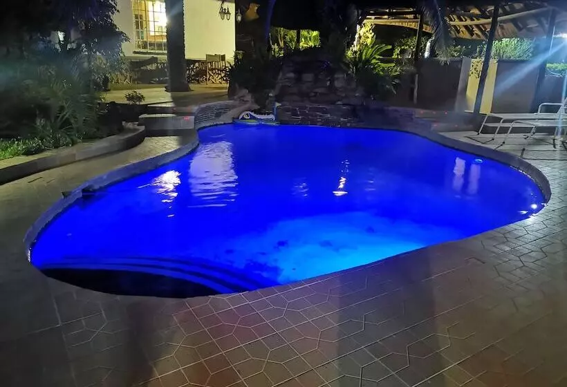 Fotos del hotel Parrot Lodge:  2