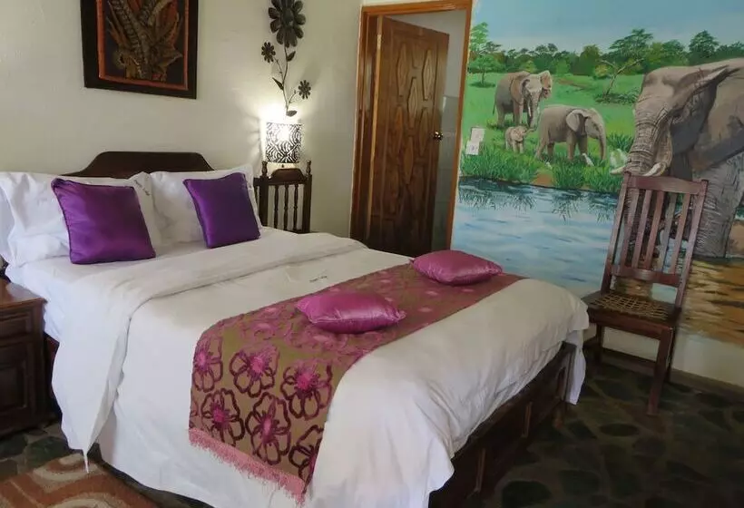 Parrot Lodge