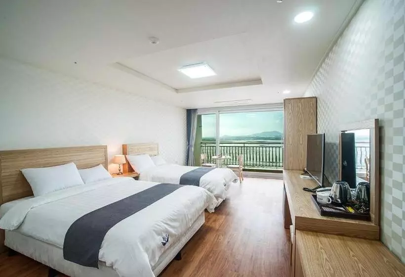 Fotos del hotel Breeze Bay:  5