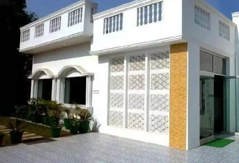 Fotos del hotel Dolphinn Agra:  8