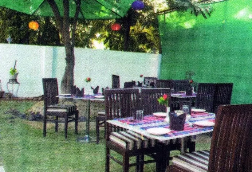 Fotos del hotel Dolphinn Agra:  3