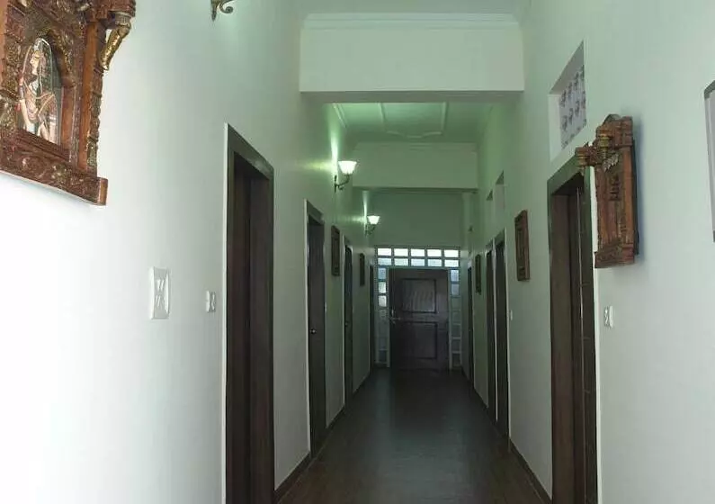 Fotos del hotel Dolphinn Agra:  2