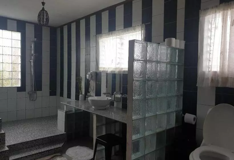 Fotos del hotel Tiptop Hotel, Resto And Delishop:  19