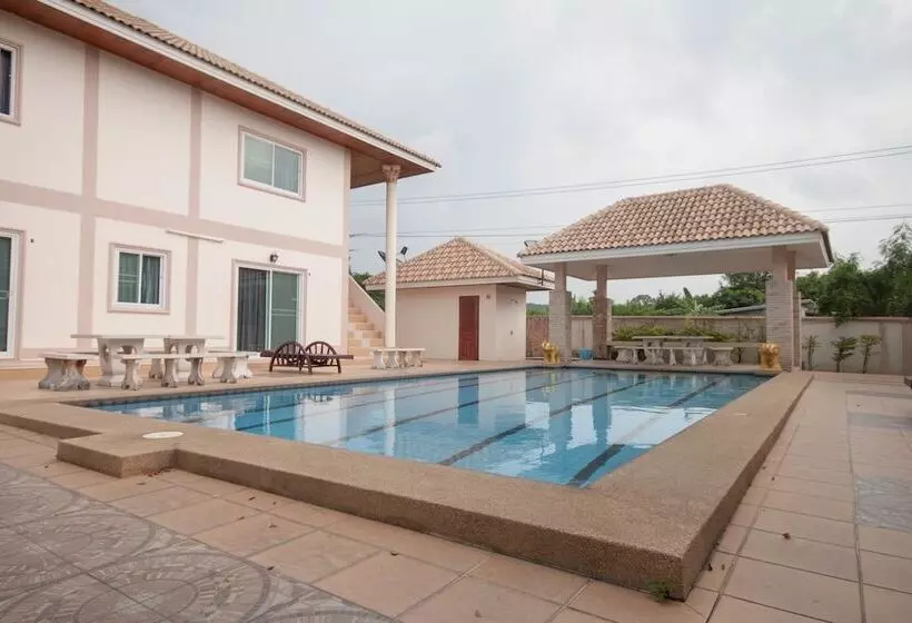 Narnia Resort Pattaya 2