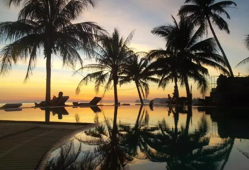 Fotos del hotel First Villa Beach Resort:  14