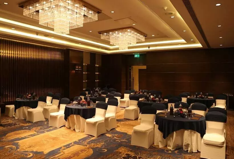 Fotos del hotel Pride Plaza , Aerocity New Delhi:  17