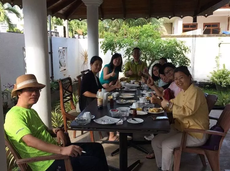 Fotos del hotel Sunrise Palace Negombo:  17