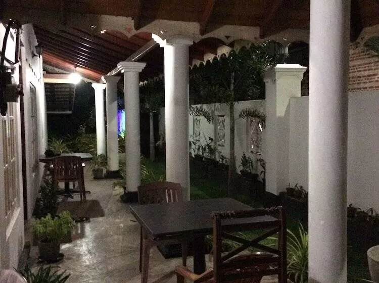 Fotos del hotel Sunrise Palace Negombo:  13