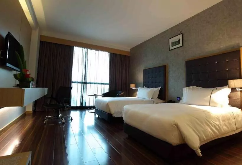 Fotos del hotel Symphony Suites:  9