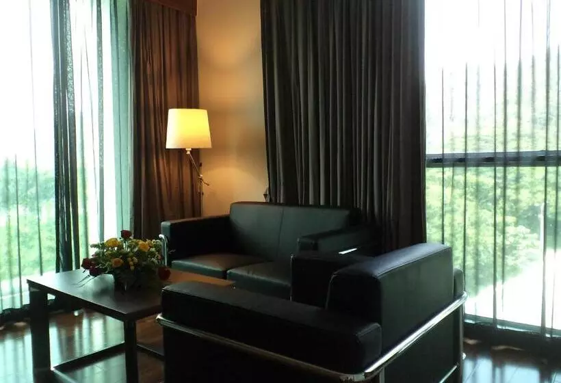 Fotos del hotel Symphony Suites:  14