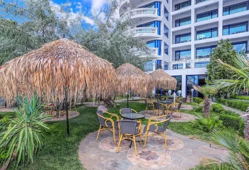 Fotos del hotel Chaika Beach Resort:  24