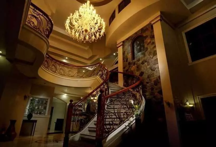 The Q Hotel & Restaurant