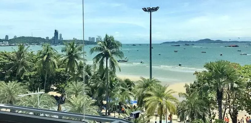 Fotos del hotel The Beach Front Resort Pattaya:  6