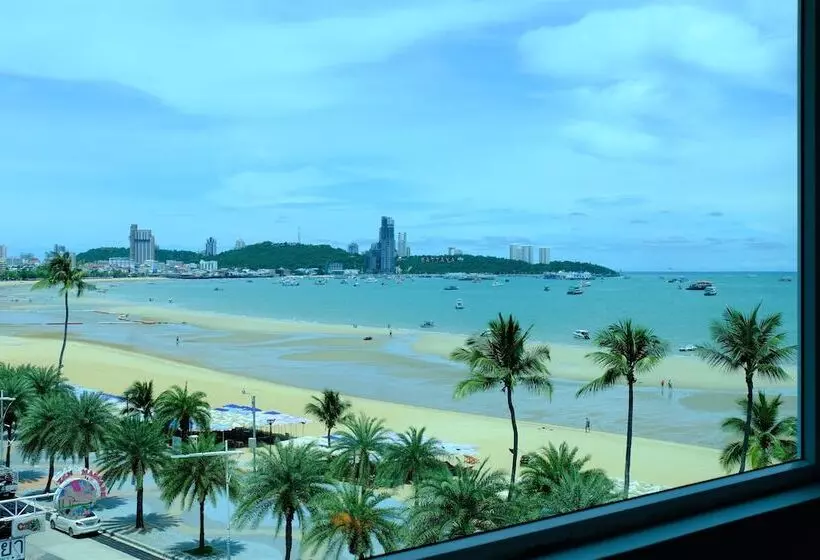 Fotos del hotel The Beach Front Resort Pattaya:  8