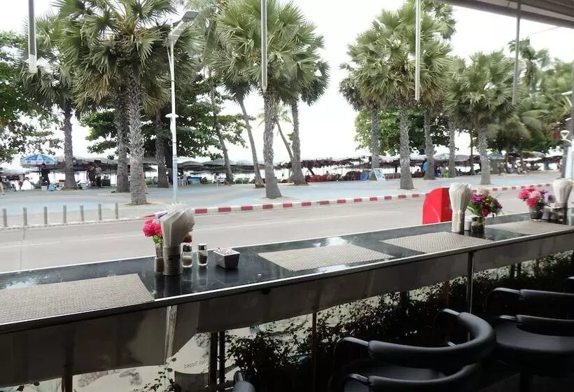 Fotos del hotel The Beach Front Resort Pattaya:  7