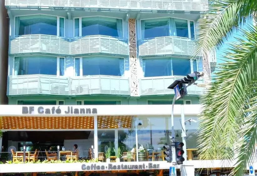 The Beach Front Resort Pattaya