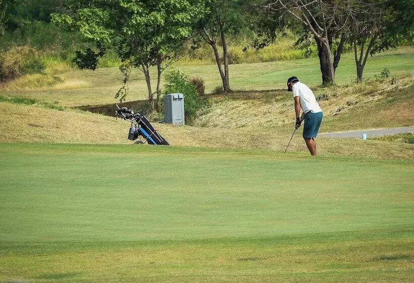 Fotos del hotel The Log Home Experience Khao Yai:  2