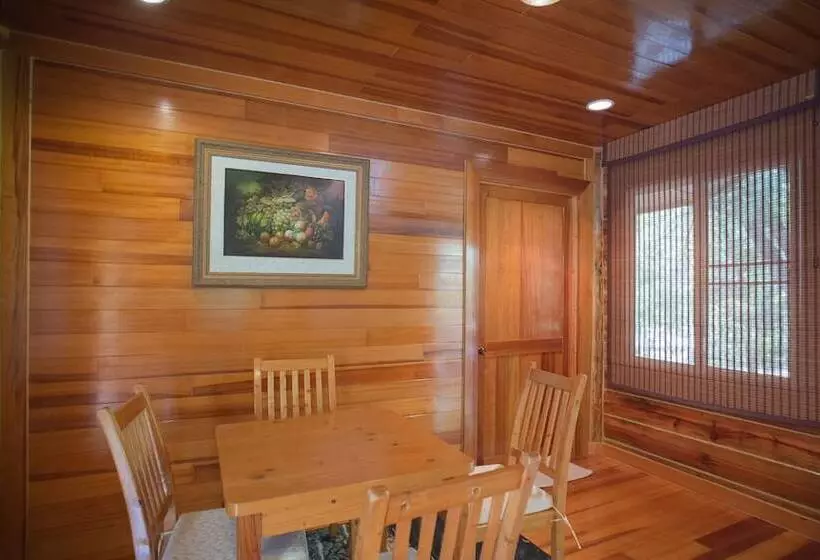 Fotos del hotel The Log Home Experience Khao Yai:  3