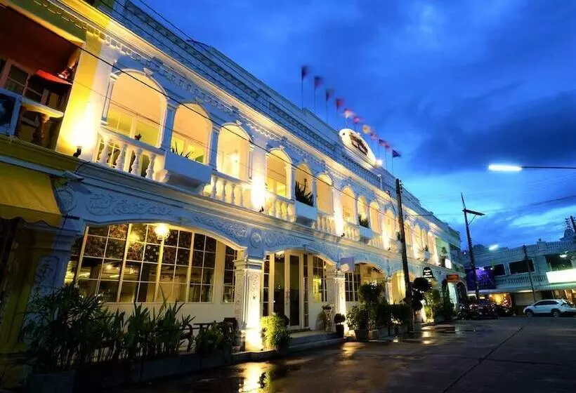Baan Phuanda Phuket