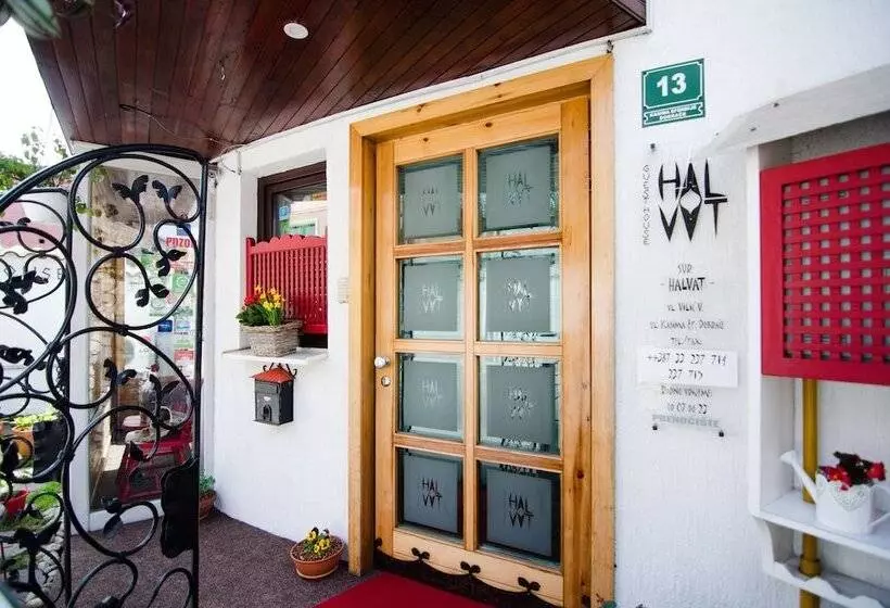 Fotos del hotel Halvat Guesthouse:  17