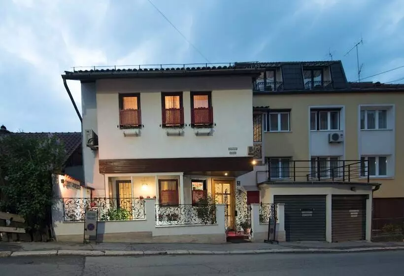 Fotos del hotel Halvat Guesthouse:  9