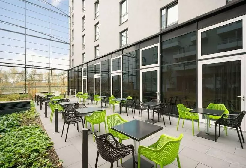 Fotos del hotel Super 8 By Wyndham Munich City West:  5