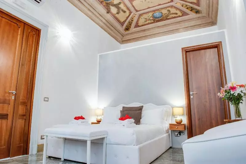 Lh Royal Suites Terrace