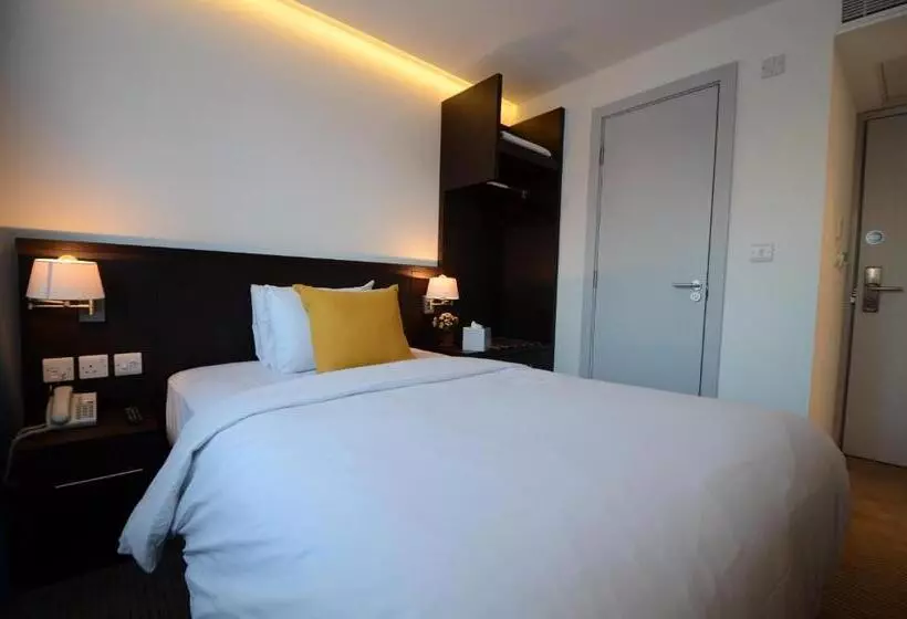 Pelican London Hotel And Residence