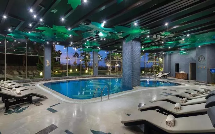 Fotos del hotel Merit Royal Premium Hotel  All Inclusive:  2