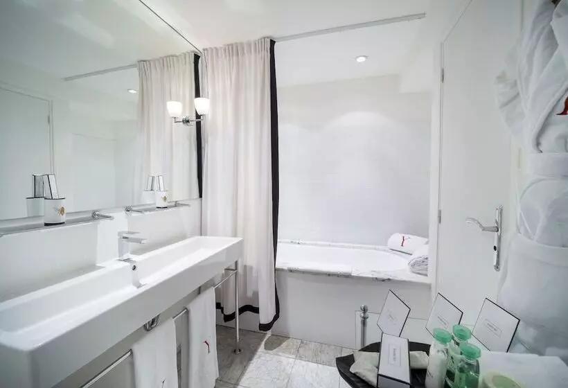 Fotos del hotel Hôtel Le Y:  6