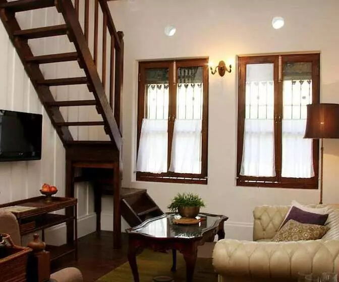 The Bhuthorn Bed & Breakfast