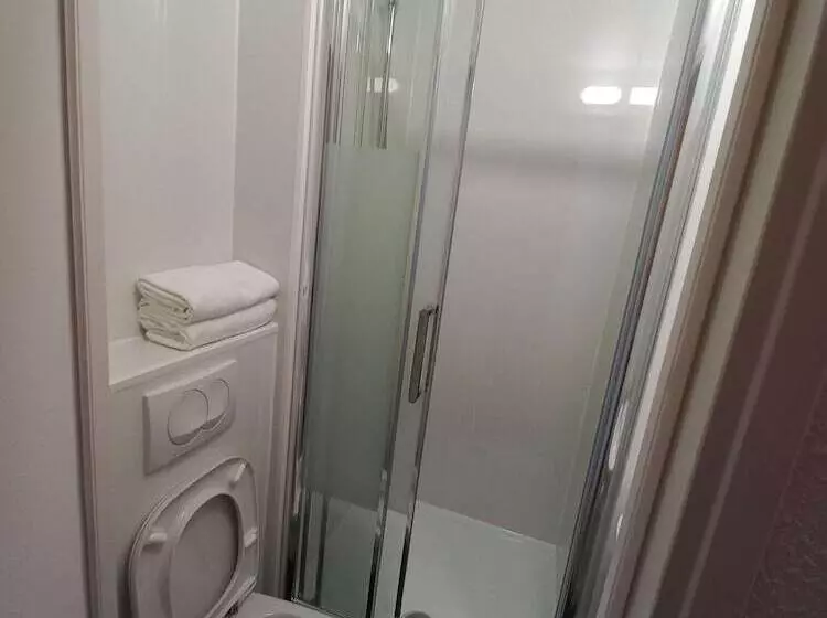 Fotos del hotel F1 Mennecy:  11