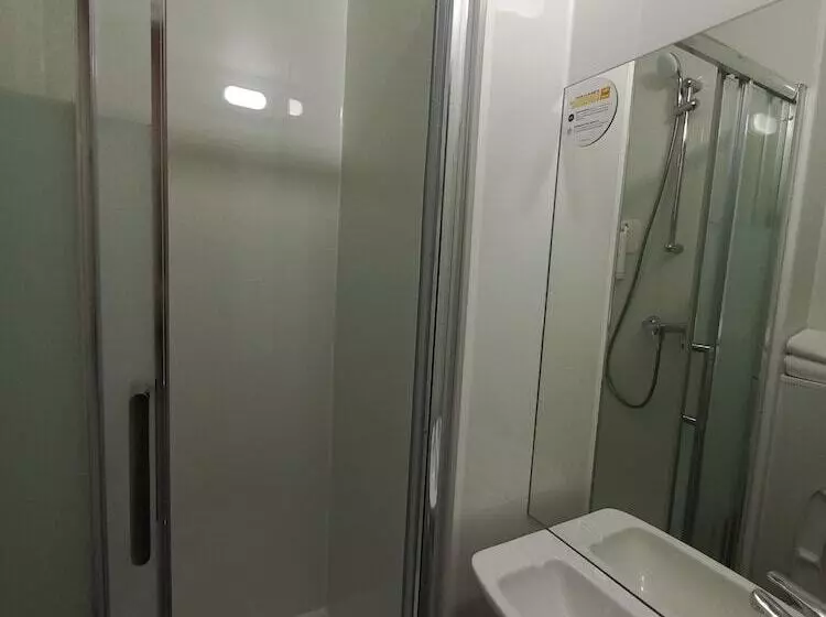 Fotos del hotel F1 Mennecy:  16