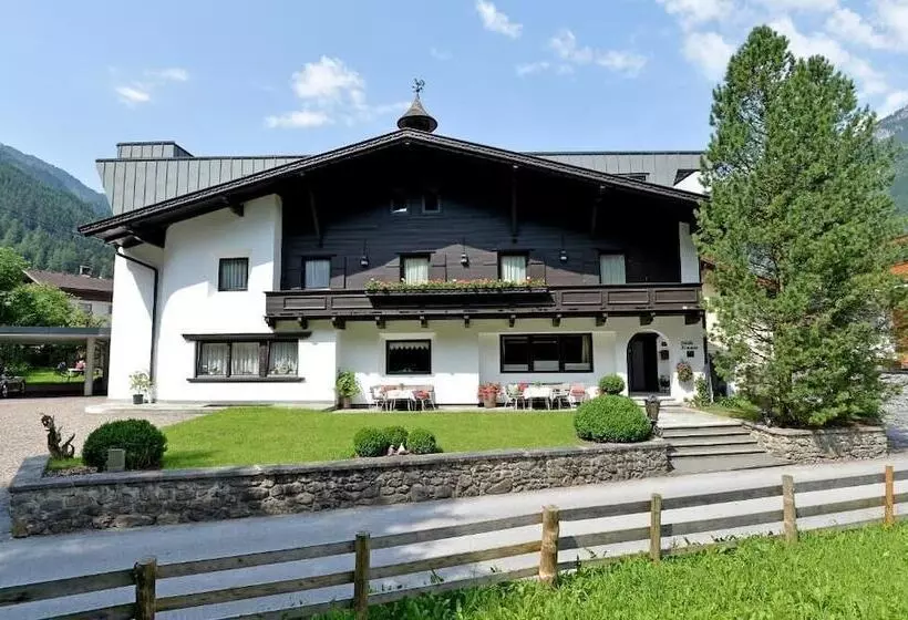 Fotos del hotel Alpin Hotel Garni Eder - Private Living:  11