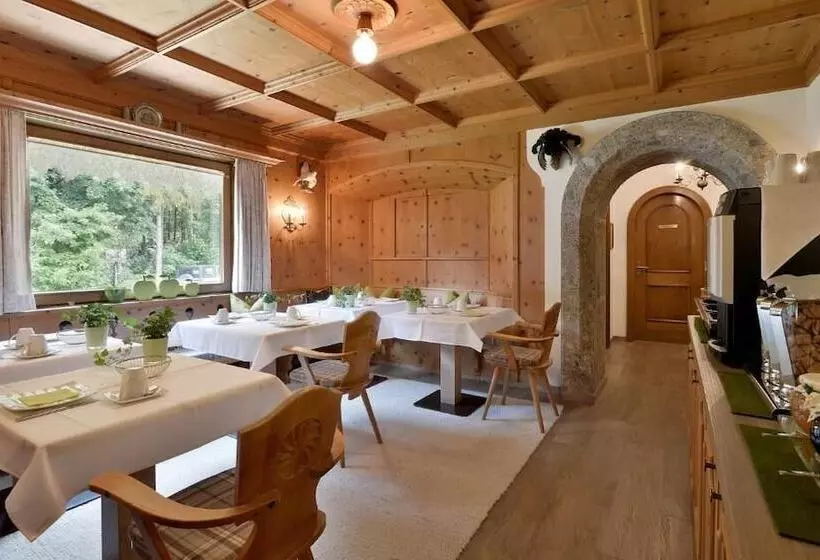 Fotos del hotel Alpin Hotel Garni Eder - Private Living:  8