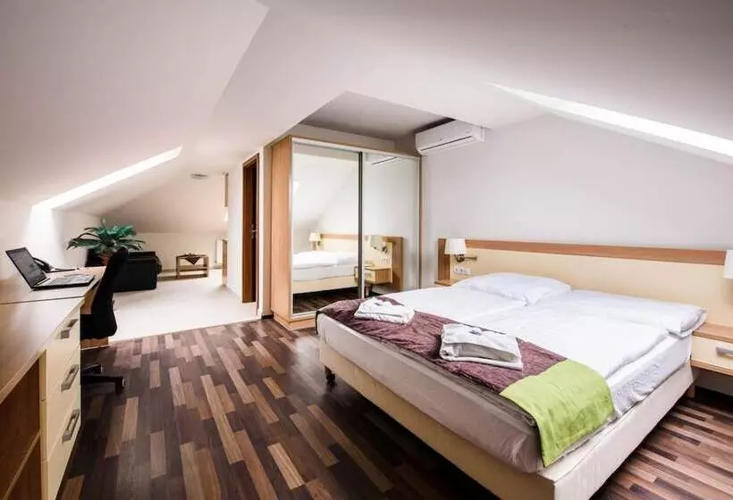 Fotos del hotel Garzon Plaza:  2
