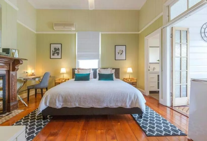 Fotos del hotel 99 Kirkland Bed & Breakfast:  9