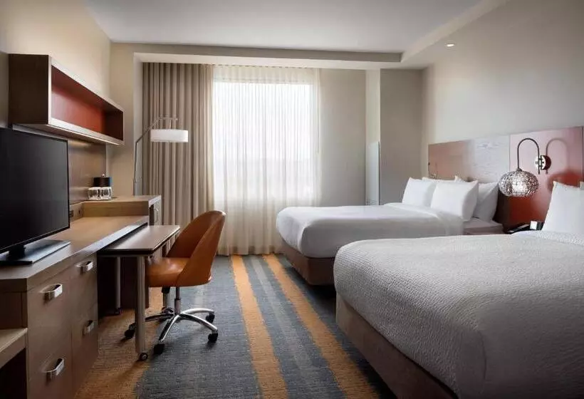 Courtyard By Marriott Phoenix Downtown