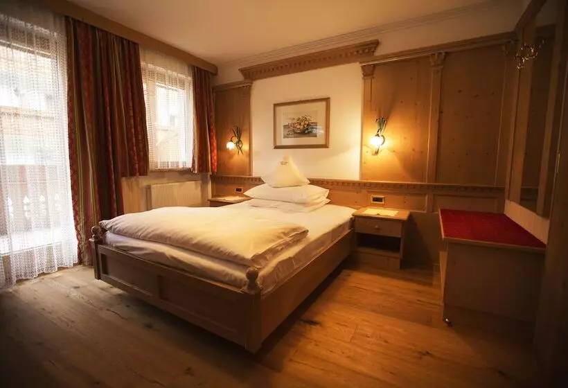 Fotos del hotel Garni Concordia - Dolomites Home:  7