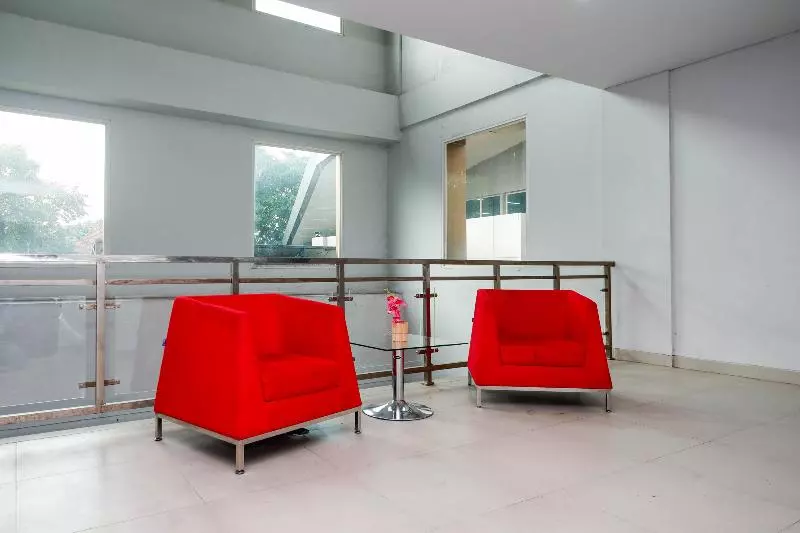 Fotos del hotel Capital O 1571 Utc  Semarang:  4