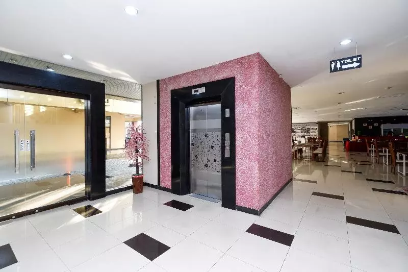 Fotos del hotel Capital O 1571 Utc  Semarang:  16