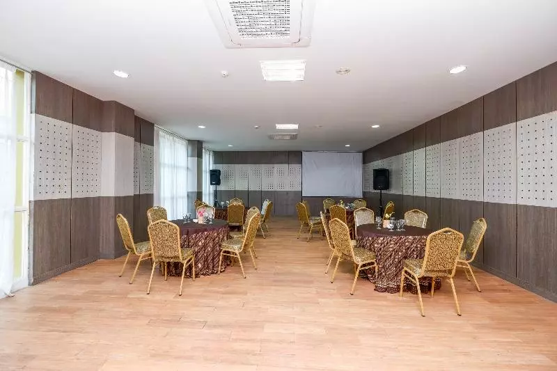 Fotos del hotel Capital O 1571 Utc  Semarang:  12