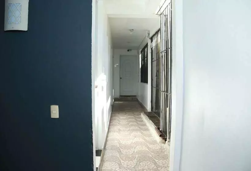 Fotos del hotel Aarony House:  17