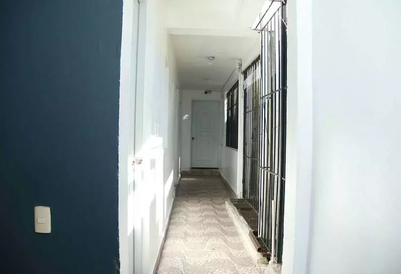 Fotos del hotel Aarony House:  13