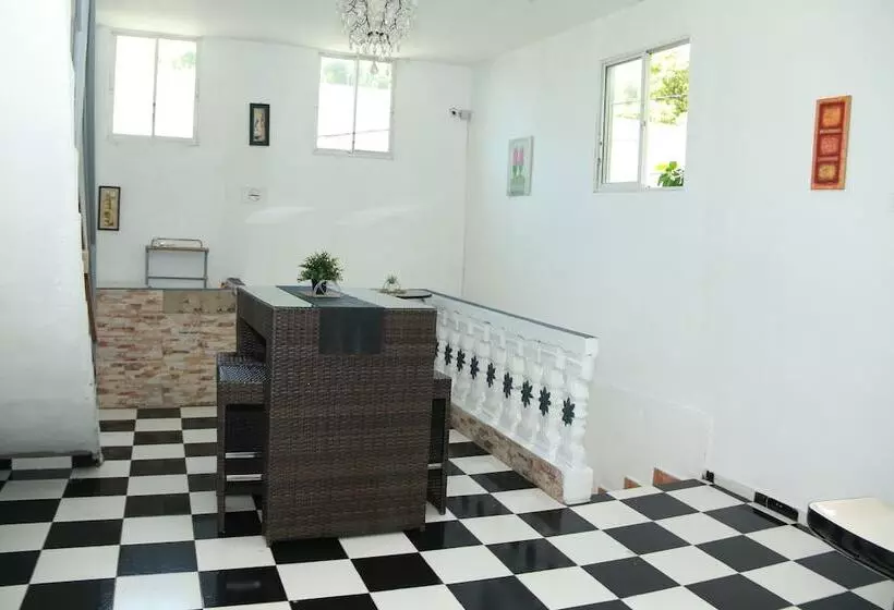 Fotos del hotel Aarony House:  3