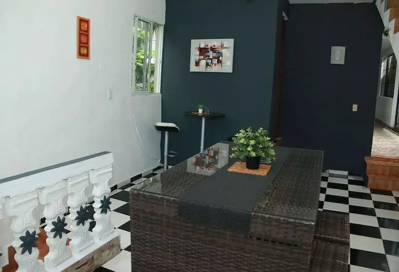 Fotos del hotel Aarony House:  25