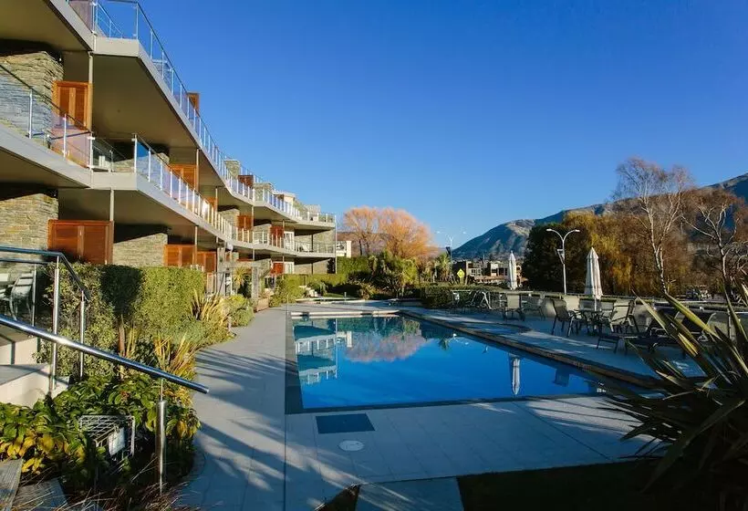 Lakeside Apartments