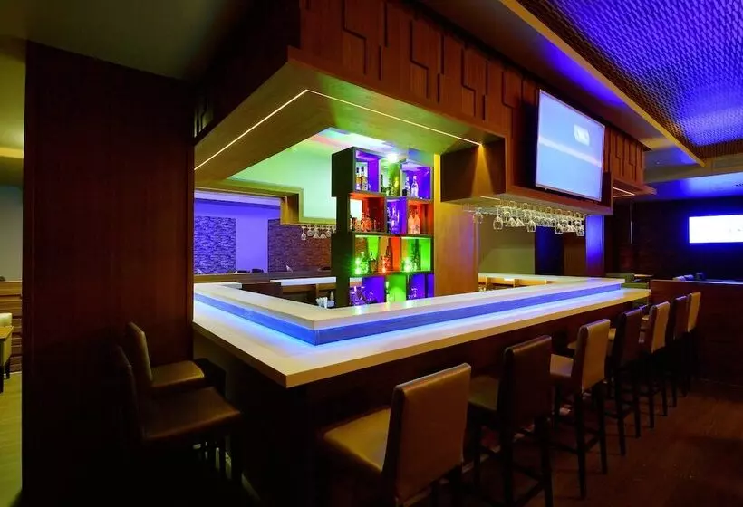 Fotos del hotel The Central Residency:  11