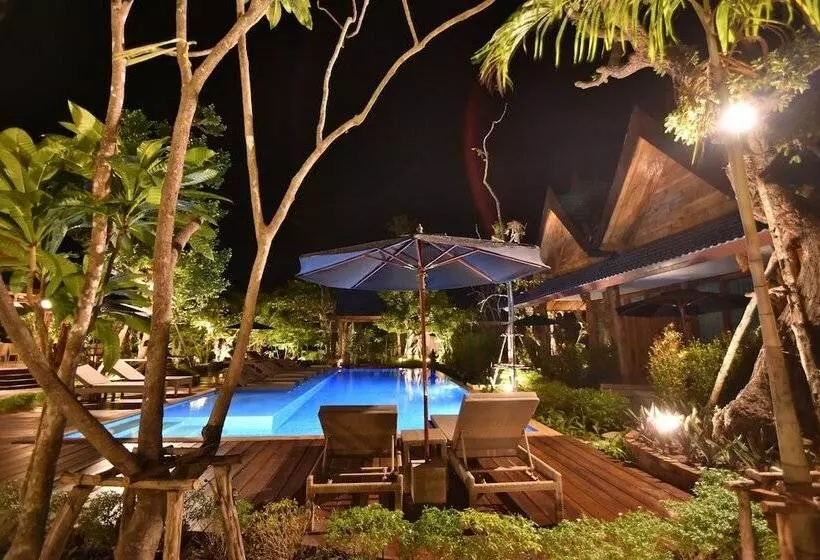 Fotos del hotel The Nine Thipthara Klongson Resort:  5