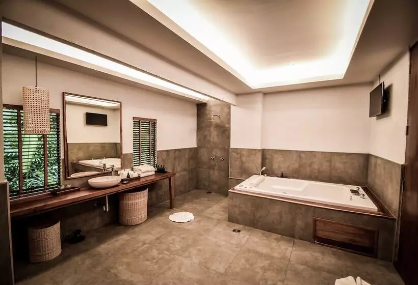 Fotos del hotel The Nine Thipthara Klongson Resort:  3